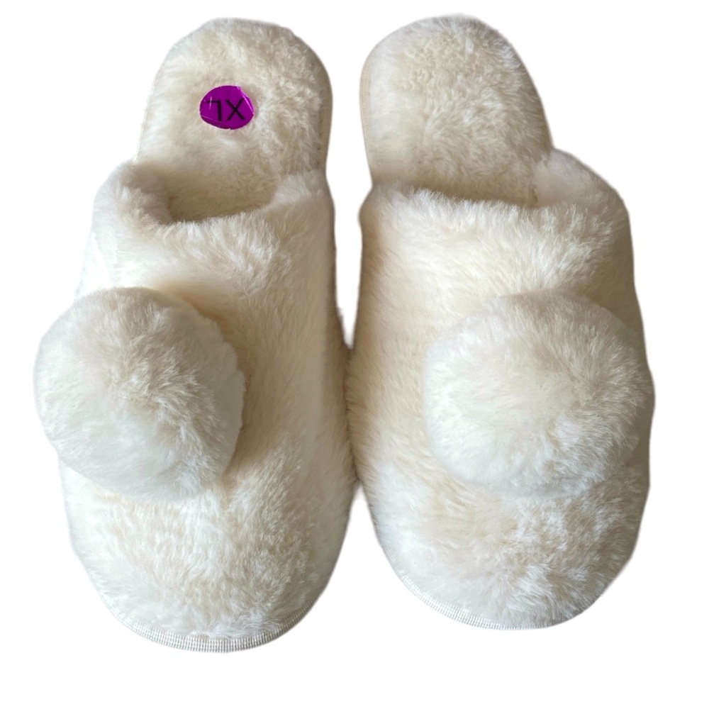 NWT XL Women FLUFFY Slippers #25